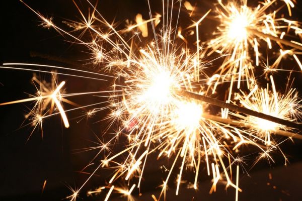 Новый год наоборот: флешмоб с огнями